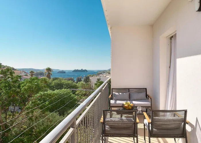 Lech Hvar アパート *