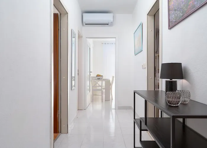 Lech Hvar Апартаменты Хвар