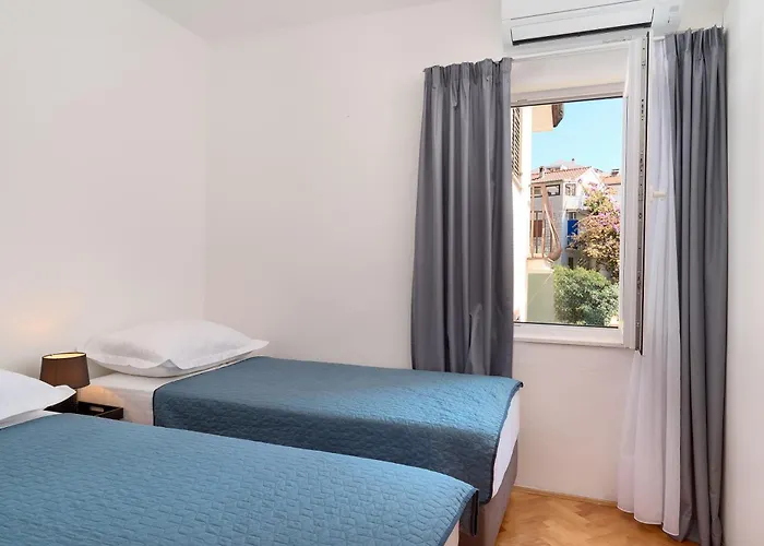 Lech Hvar * Хвар